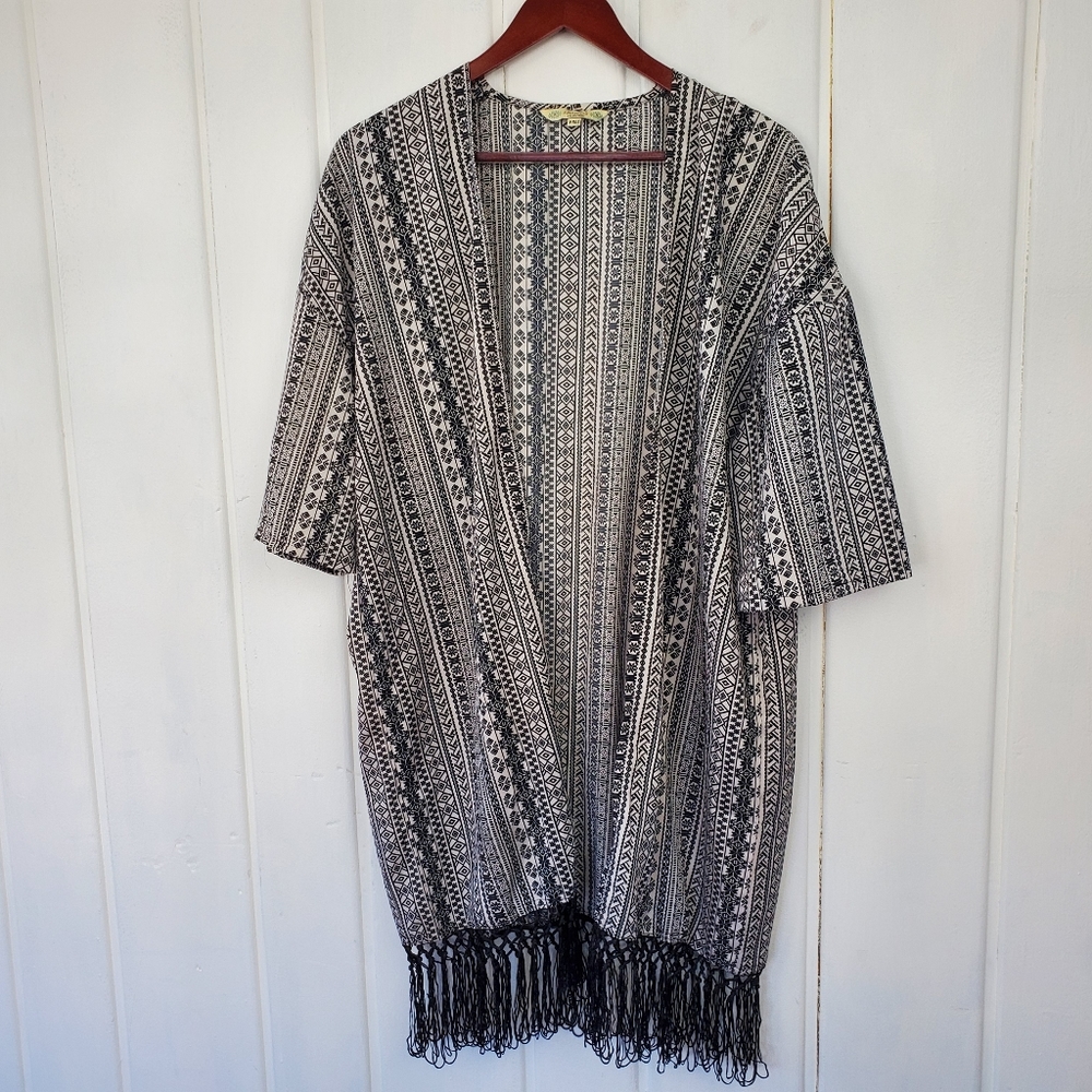 Anandas Collection Women's OS Black White Tribal Print Tassel Open Face Kimono